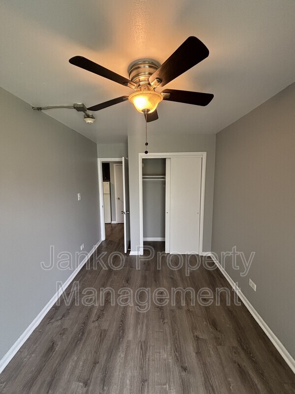Foto del edificio - 3331 Commercial Ave