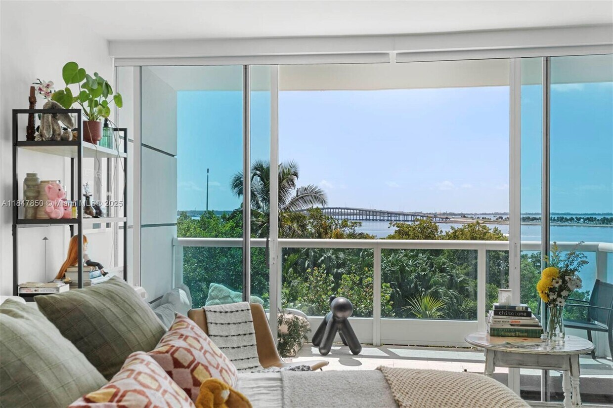 Foto principal - 2127 Brickell Ave