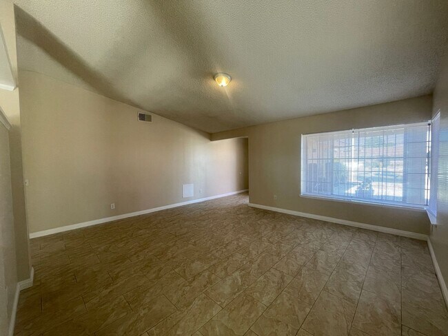 Foto del edificio - Victorville 4 Bedroom 2 Bathroom