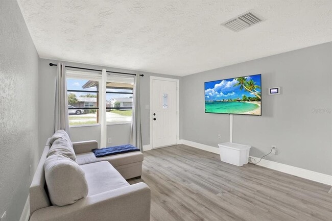 Foto del edificio - 3543 Trask Dr