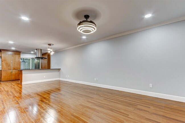 Foto del edificio - 7600 Burgoyne Rd