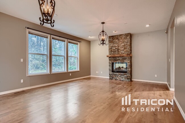 Building Photo - 14475 SE Summit Ct