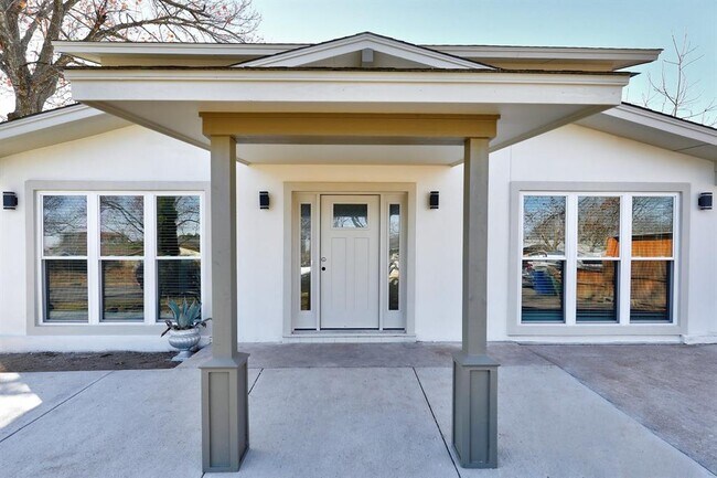 Building Photo - 201 Prince Dr