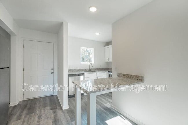 Building Photo - 73 Shallowford Rd