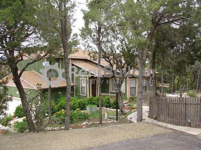 Foto del edificio - ***WINTER SPECIAL - LOWER RENT FOR 18 MONTH LEASE***