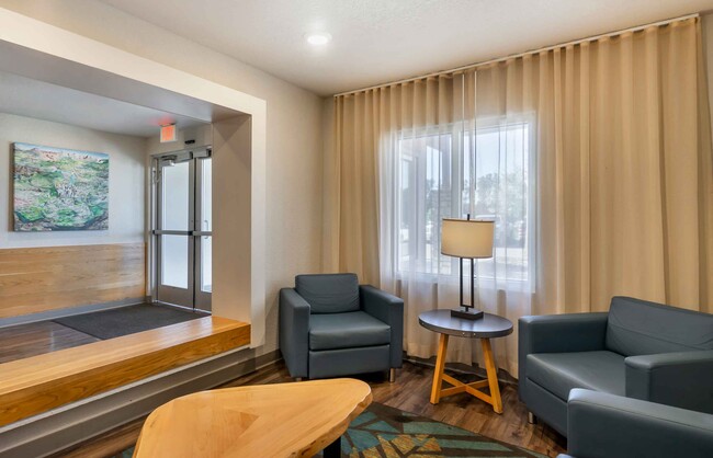 Lobby and Guest Check-in - Extended Stay America Suites Tampa - Brandon