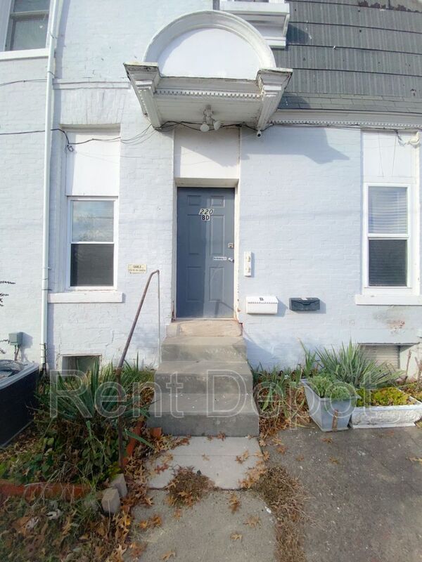 Building Photo - 220 E Delaware St