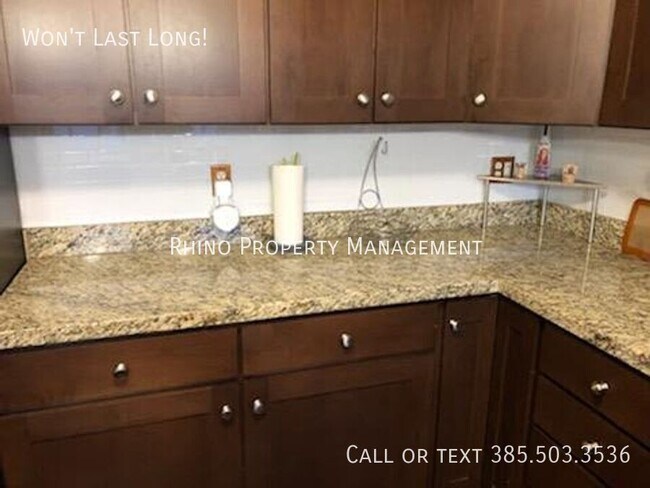 Foto del edificio - 829 E Three Fountains Dr
