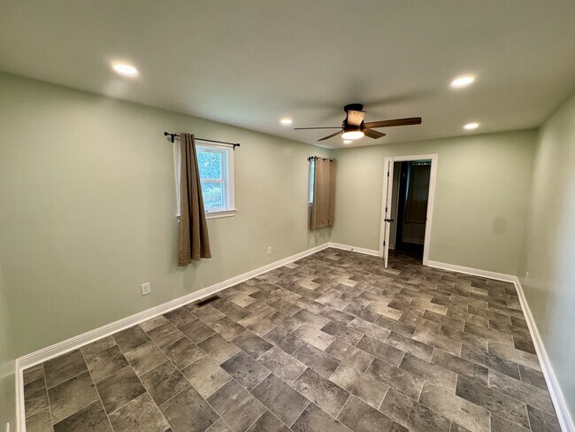 Foto del edificio - 28102 Salem Minor Hill Rd