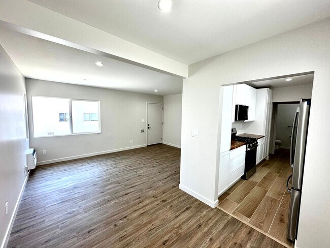 Building Photo - 2302 N Frederic St