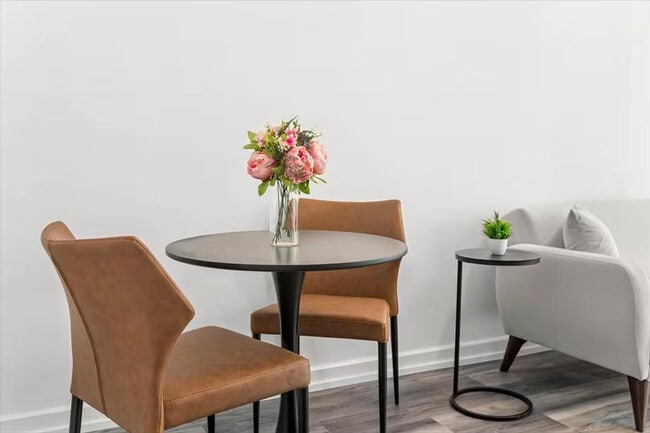 Building Photo - 1701 Alton Rd