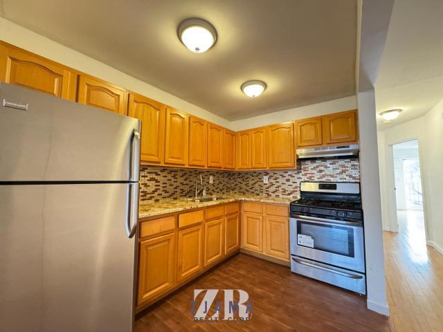 Foto principal - 3 bedroom in Brooklyn NY 11225