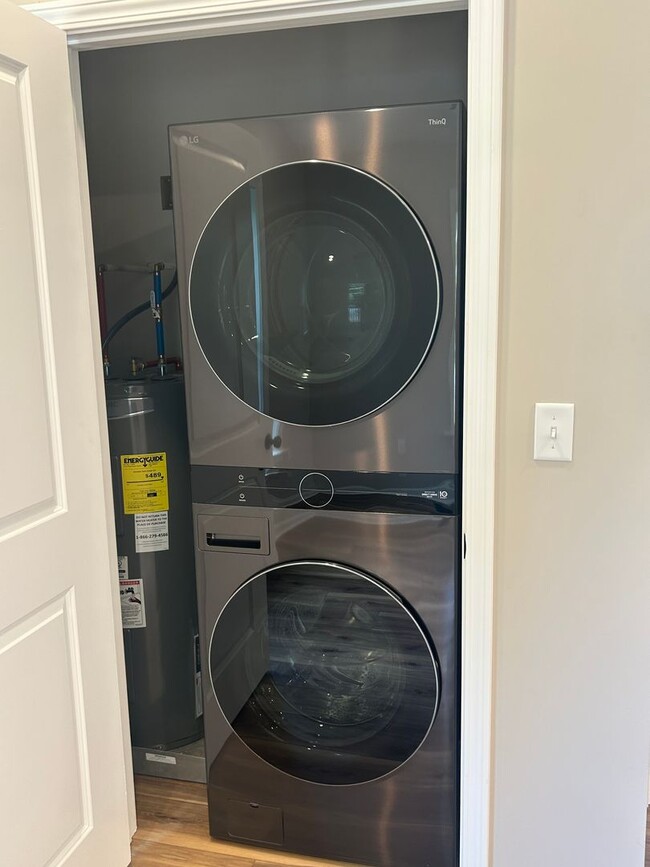 Building Photo - FULLY REMODELED 1BR/1BA