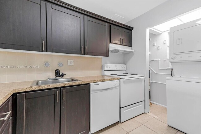 Foto del edificio - 7900 Fairview Dr