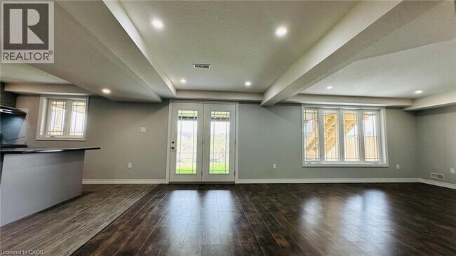 Building Photo - 373 Rivertrail Ave