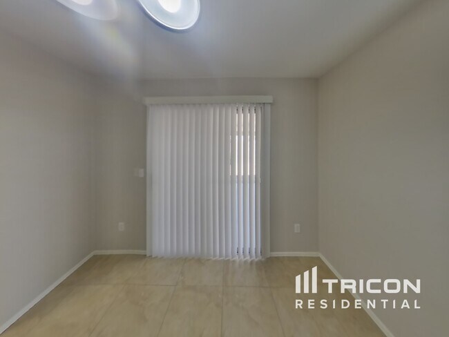 Foto del edificio - 11800 W Bloomfield Rd