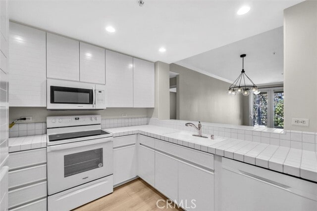 Building Photo - 2243 Martin