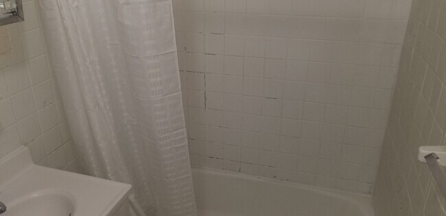 Foto del edificio - Allston 2 Bed close to B.U. Currently bein...