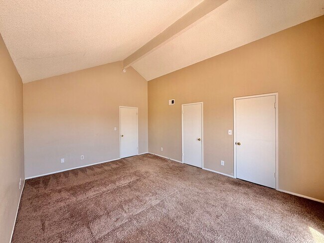 Building Photo - Fabulous 4 bedroom 2 1/2 Bath Home!