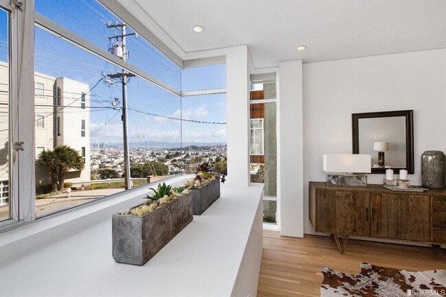 Foto del edificio - 2BR/2.5BA Stunning Noe Valley Condo, w/Pri...