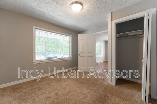 Foto del edificio - 724 E Pleasant Run Parkway North Dr