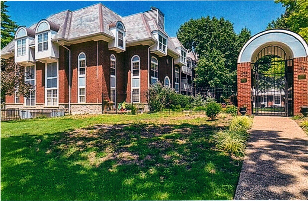 4225 W Pine Blvd Unit 15, St. Louis, MO 63108 Condo for Rent in St