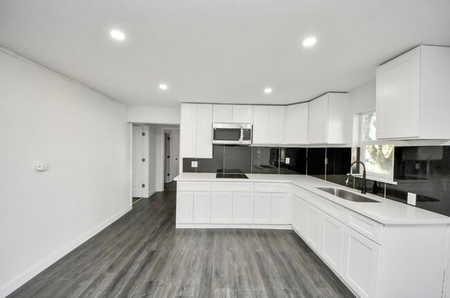 Foto del edificio - 7640 Broadview Dr