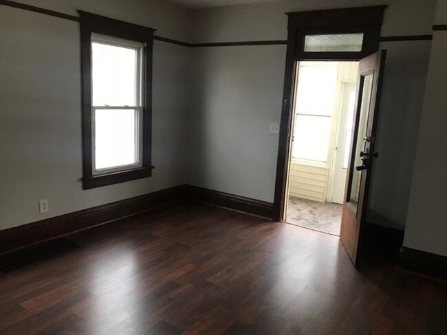 Foto del edificio - 7118 S Washington St