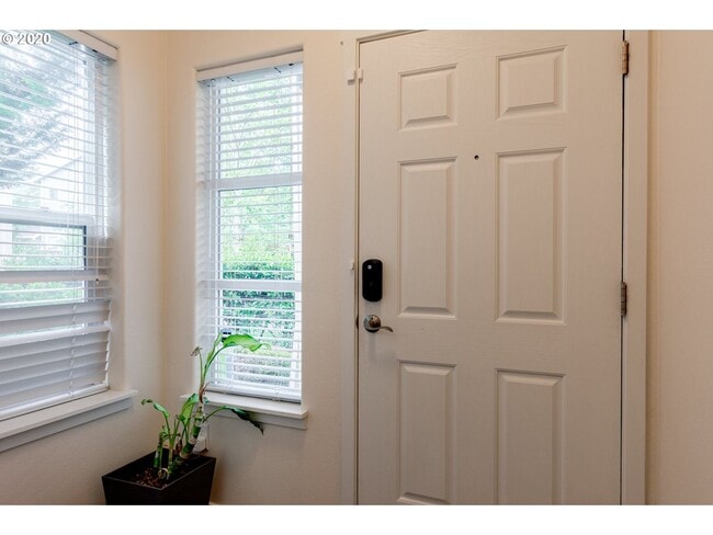 Building Photo - Amberglen Neighborhood 3 Bed 2.5 Bath Townhome w/ Garage, A/C, Washer & Dryer~ Convenient to ONPR...