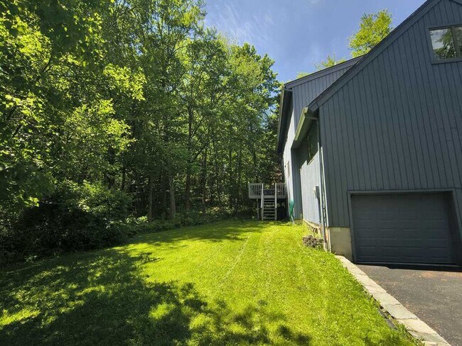 Building Photo - 421 E Hyerdale Dr
