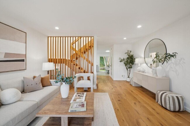 Foto del edificio - 4028 Farm Hill Blvd