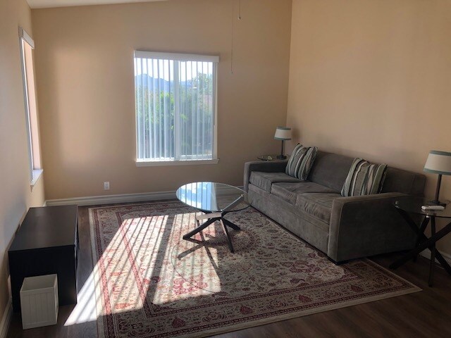 Sala de estar - 5810 Dovetail Dr