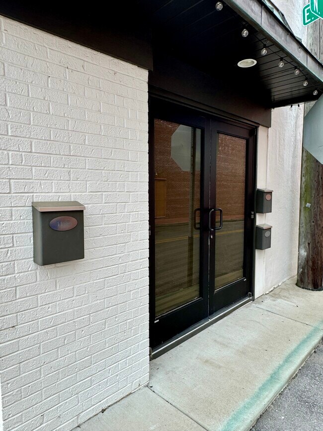 Building Photo - 119 E Depot St