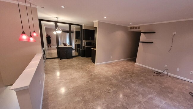 Building Photo - 15877 Cambridge Dr