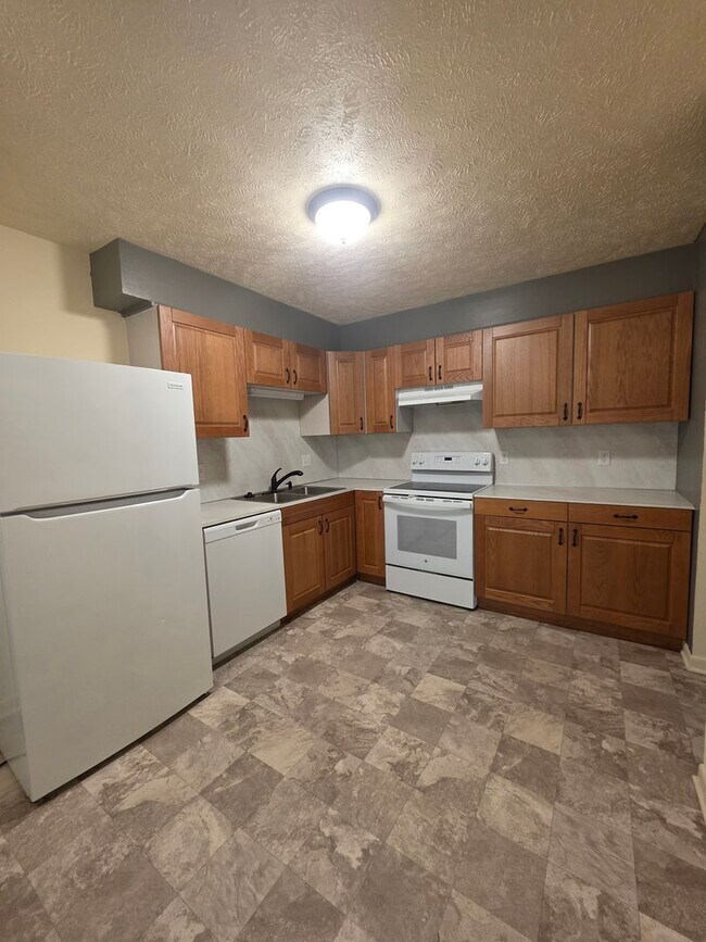 Foto del edificio - Spacious Three Bedroom!