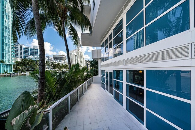 Foto del edificio - 6103 Aqua Ave