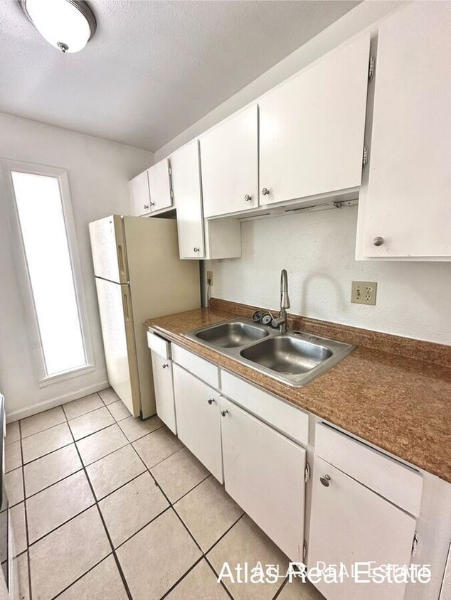 Photo - 4245 Loomis Avenue-3