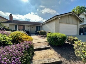 Building Photo - 15221 Amalia St