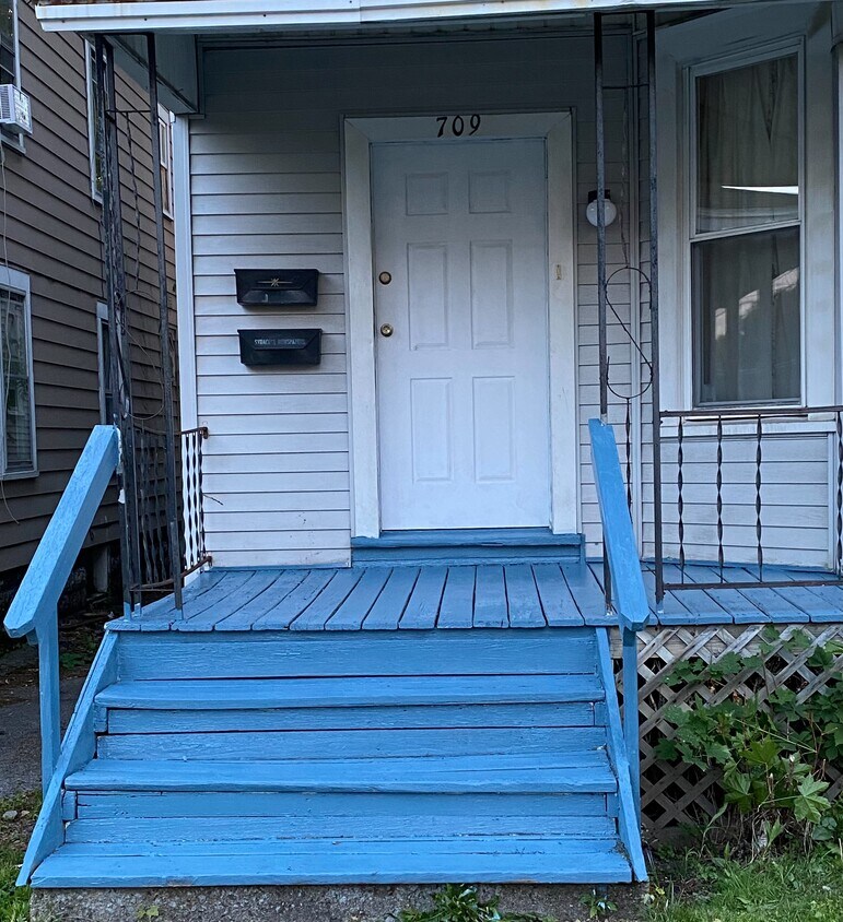 Foto principal - 709 Highland St