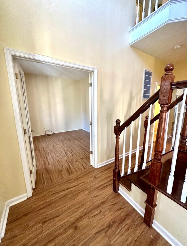 Building Photo - 812 Fox Ridge Trail