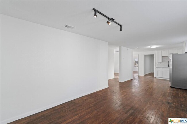 Building Photo - 808 S Terrace St