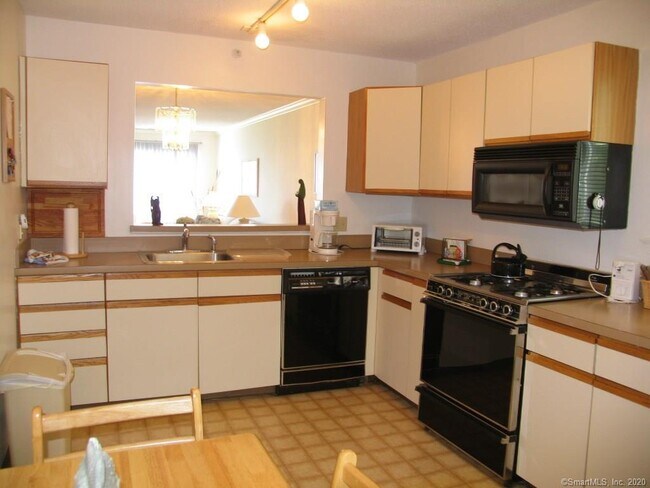 Foto del edificio - 1 Mansfield Grove Rd