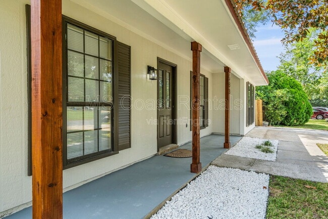 Building Photo - 583 Neal Dr