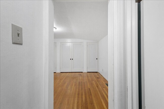 Foto del edificio - 2148 1/2 Santa Clara Ave - 2 bedroom | 1 b...