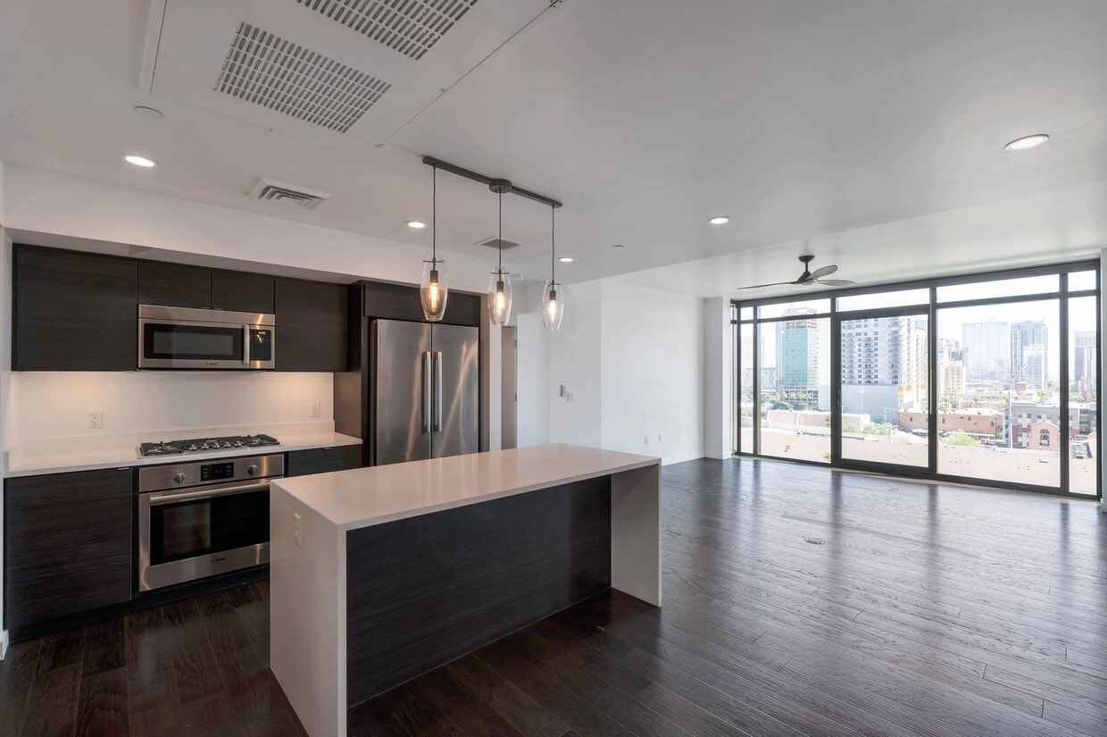 Primary Photo - Luxury Condo in the Heart of Downtown Phoe...
