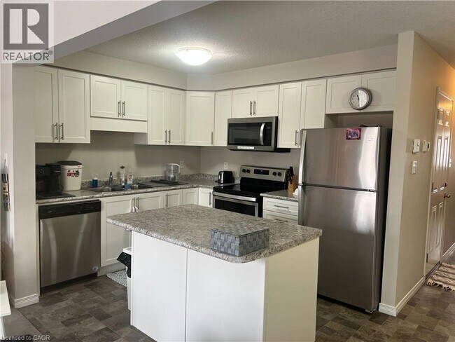 Building Photo - 50 Pinnacle Dr