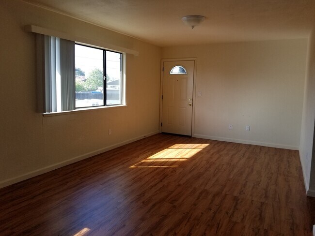 Foto del edificio - A 2 Bdrm, 1 Bath near the heart of Roseville!