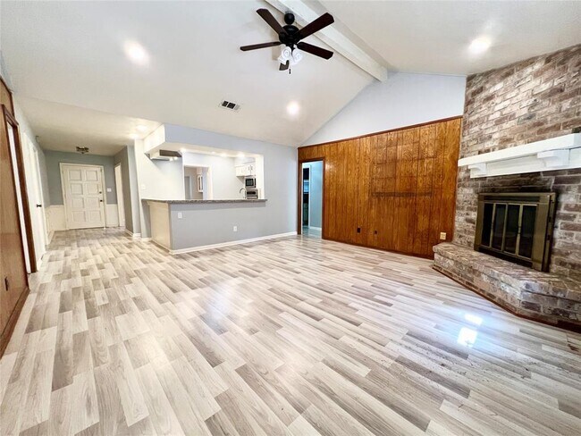 Foto del edificio - 422 Gamewood Dr