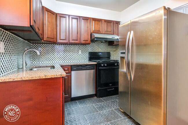 Foto del edificio - 245 Suydam St