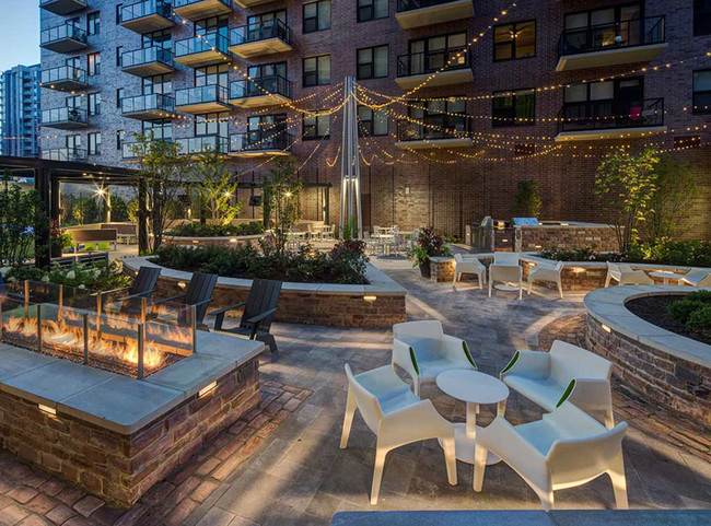 Courtyard - AMLI Lofts